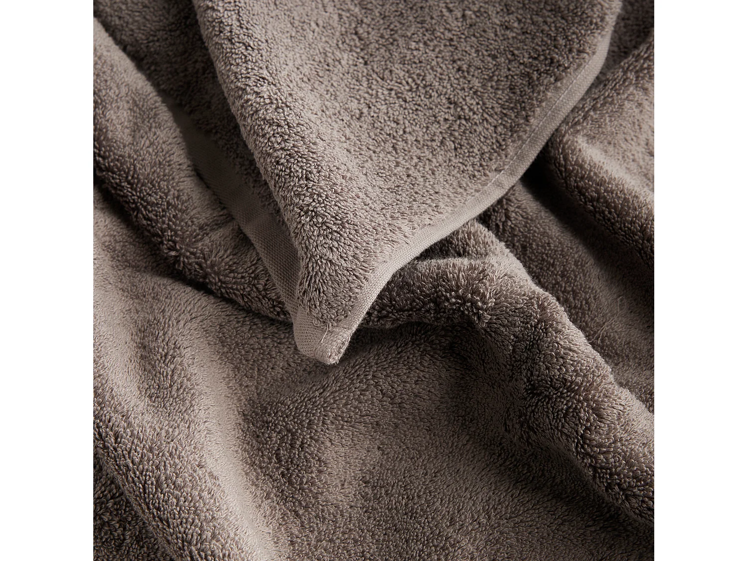 Serviette en coton égyptien Destello brun foncé 70 x 130