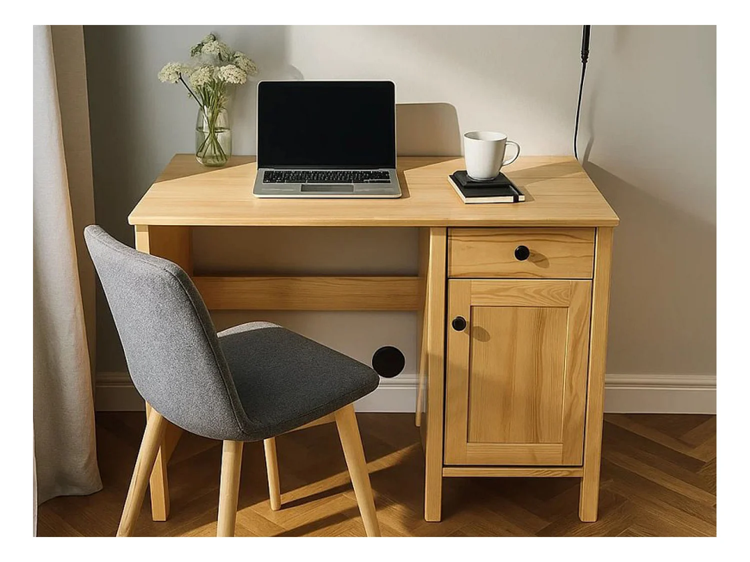 Biurko 110 cm drewniane z drzwiczkami i szufladą Prestige, kolor dębowy