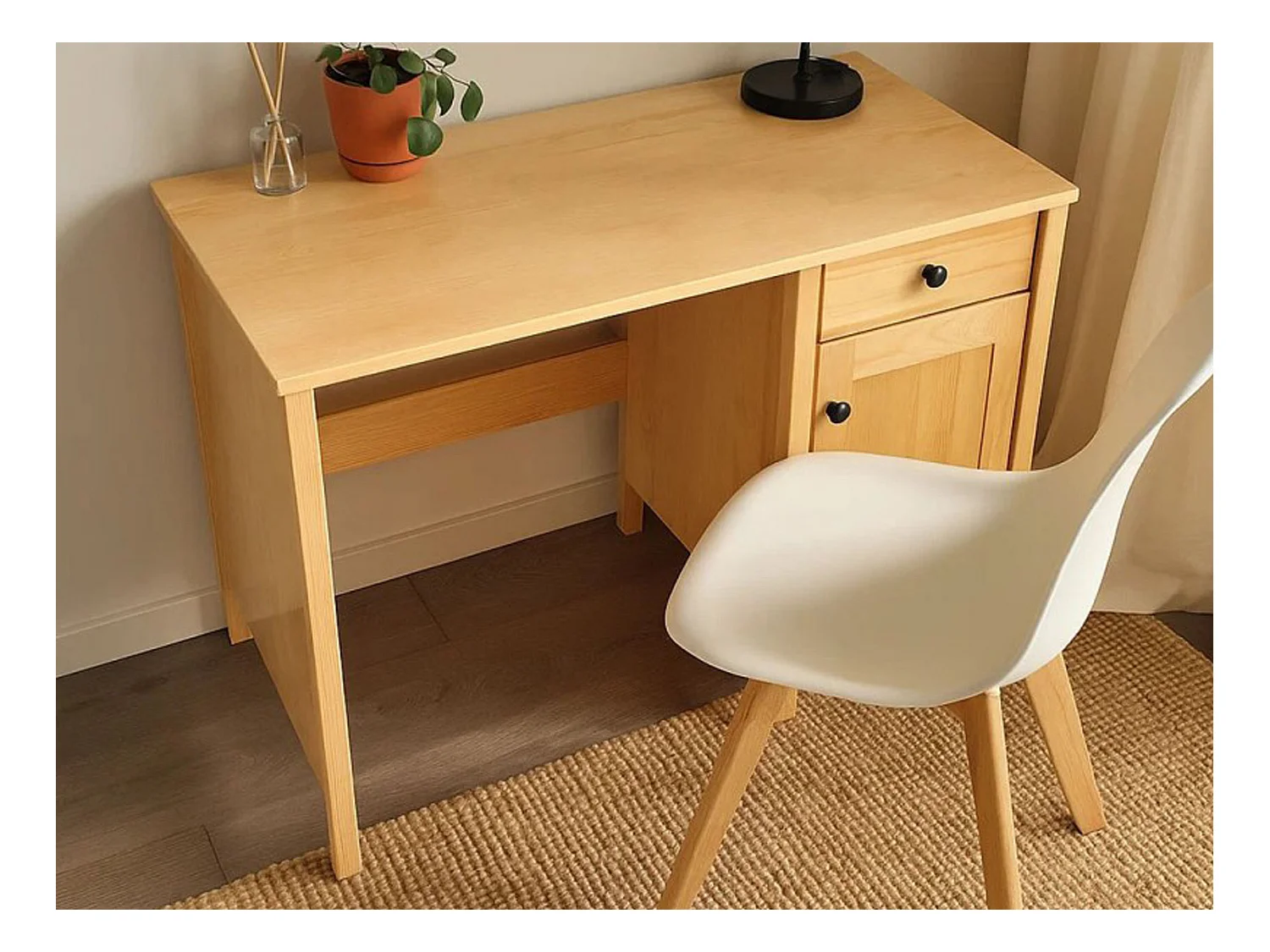 Biurko 110 cm drewniane z drzwiczkami i szufladą Prestige, kolor dębowy