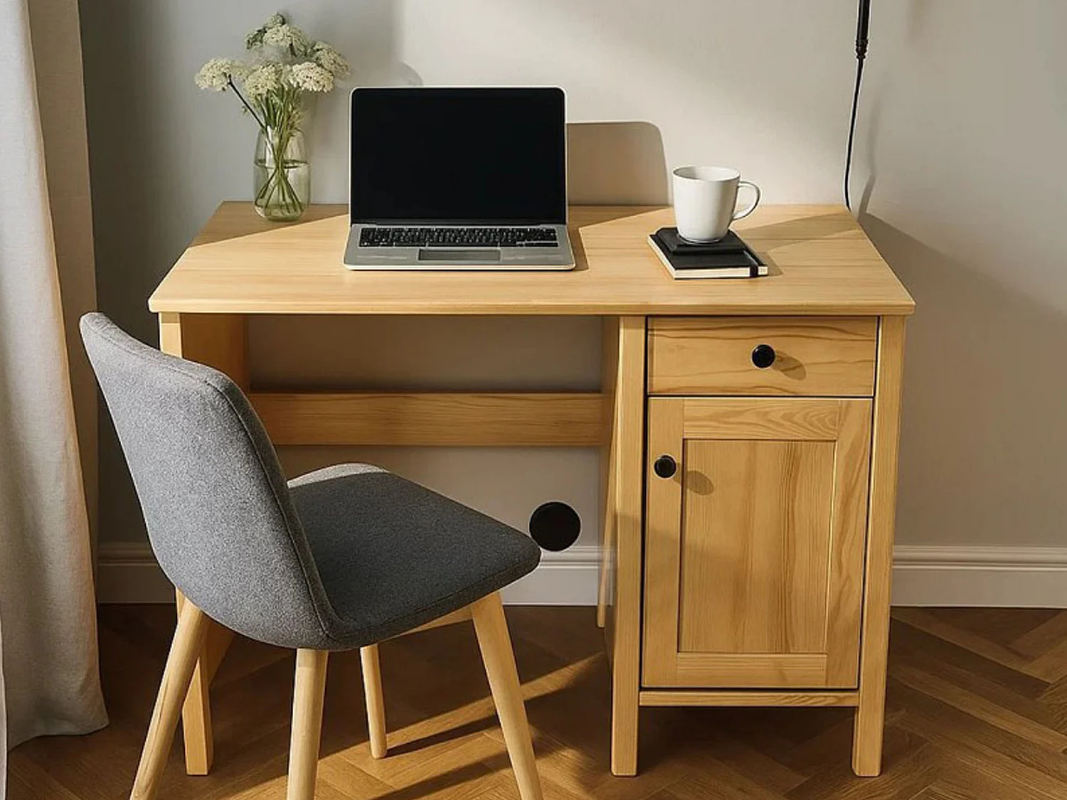 Biurko 110 cm drewniane z drzwiczkami i szufladą Prestige, kolor dębowy