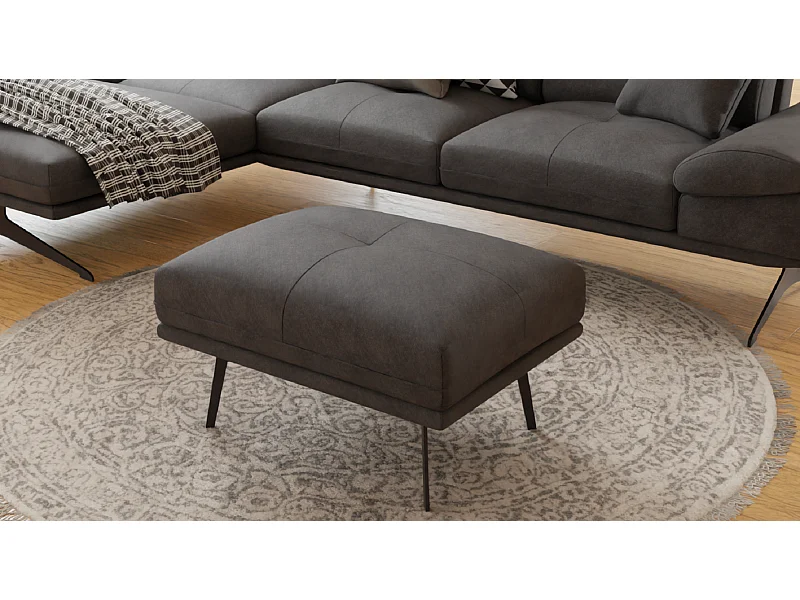 Pouf moderne avec hauts pieds en métal noir, en tissu velours noir Haga