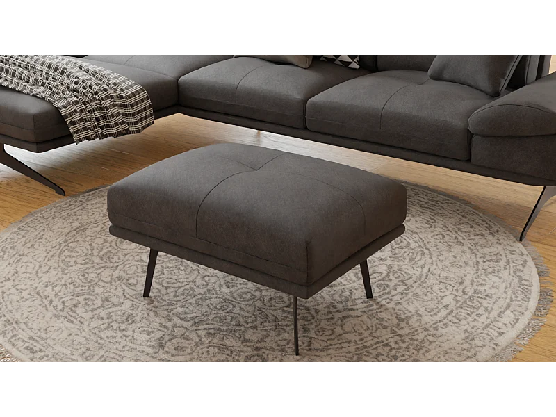Pouf moderne avec hauts pieds en métal noir, en tissu velours noir Haga