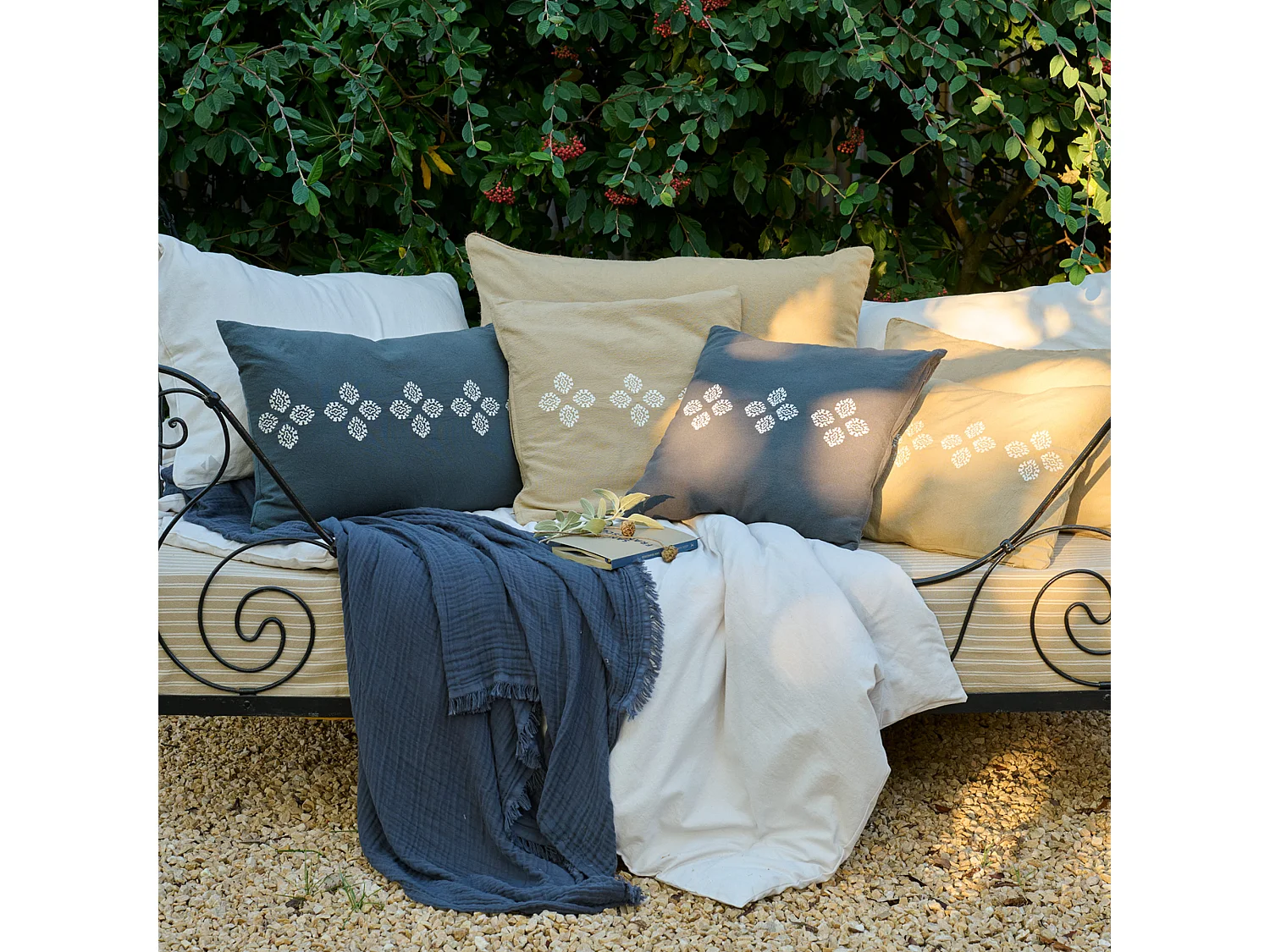 Housse de coussin pur coton teint lavé 45x45 cm BANDANAS vert mousse