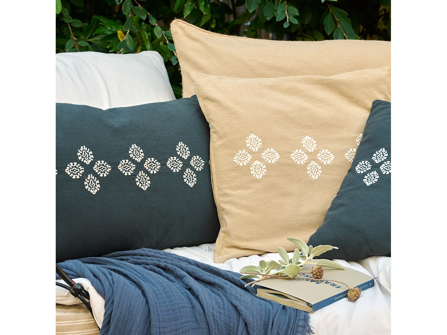 Housse de coussin pur coton teint lavé 45x45 cm BANDANAS vert mousse