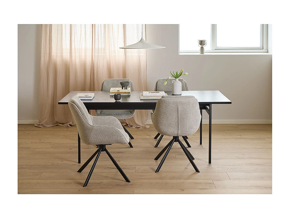 Carrie chaise de salle à manger avec accoudoirs tissu marron.