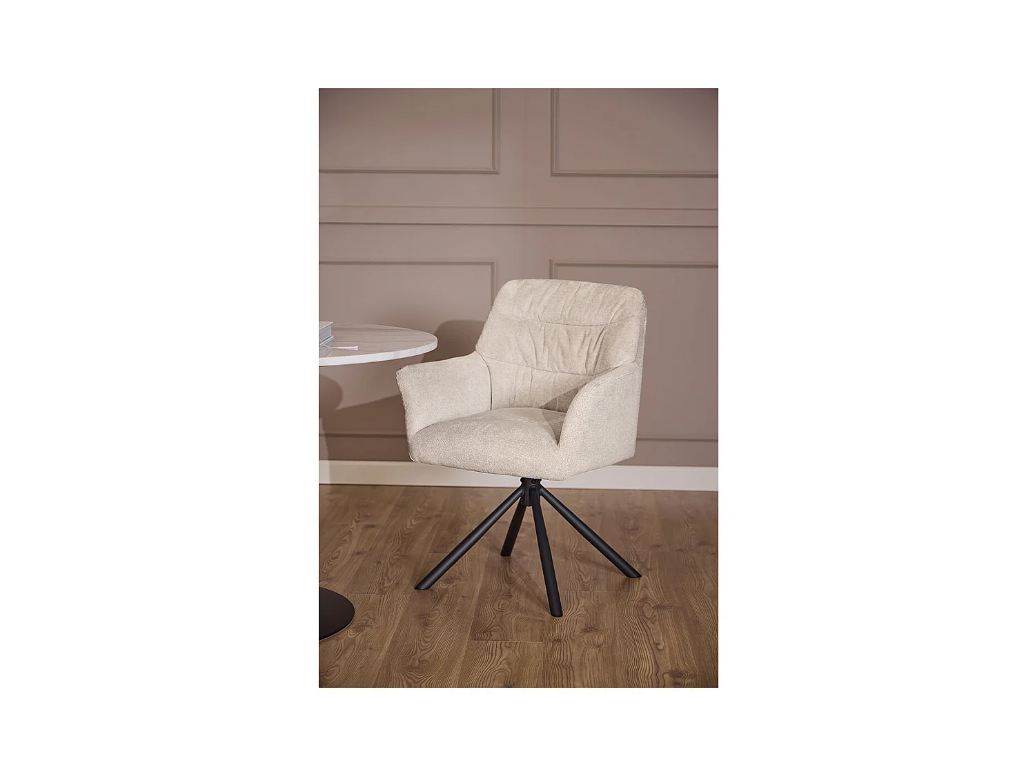 Alonso chaise de salle à manger avec accoudoirs tissu beige.