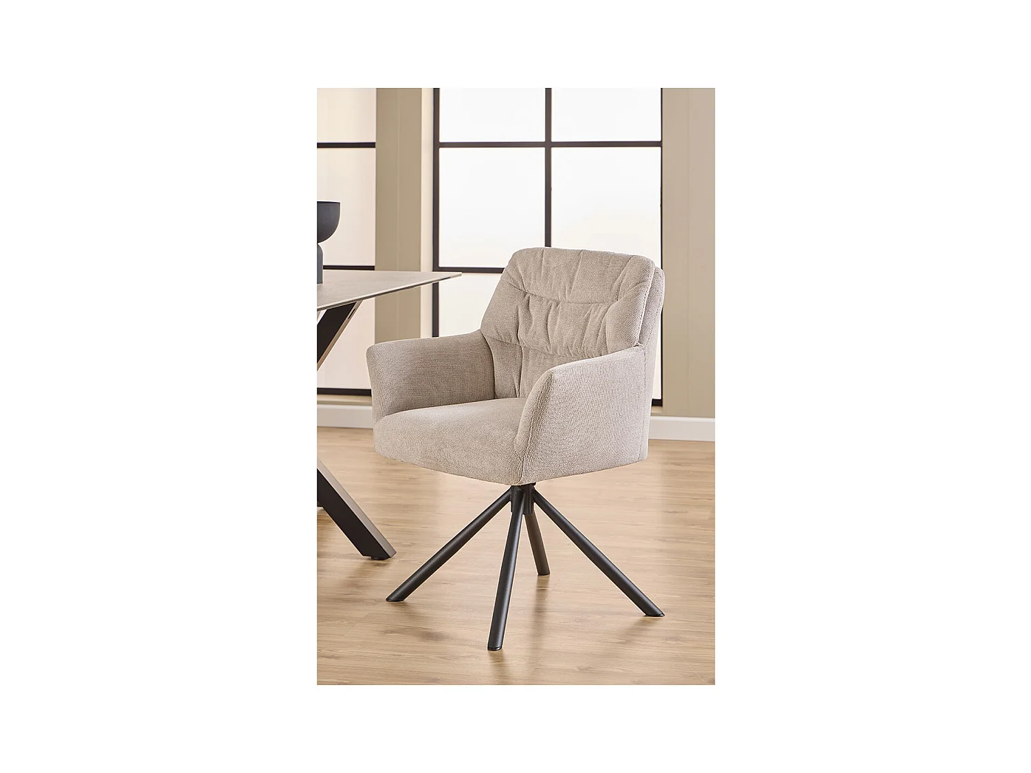 Alonso chaise de salle à manger avec accoudoirs tissu beige.