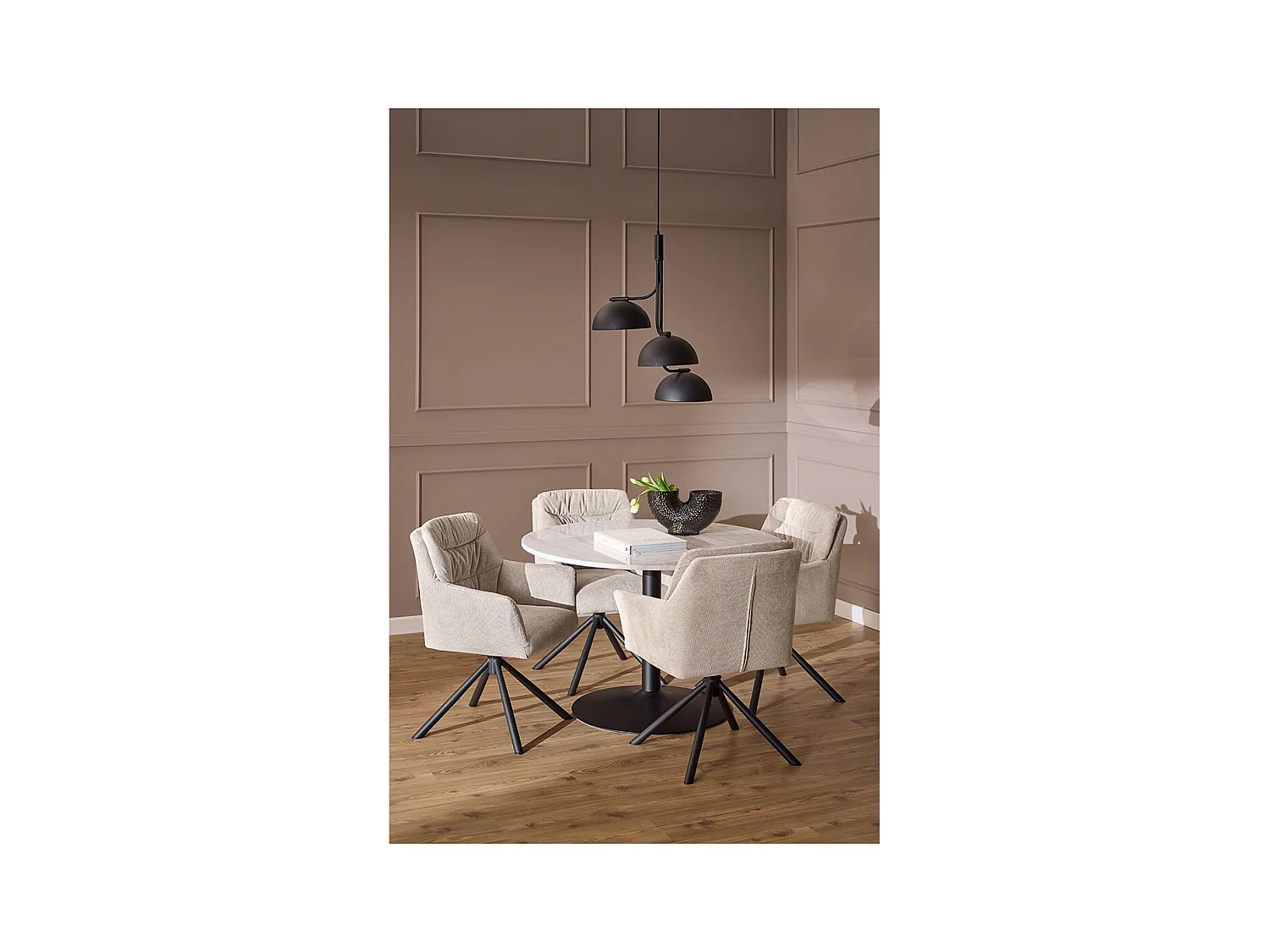 Alonso chaise de salle à manger avec accoudoirs tissu beige.