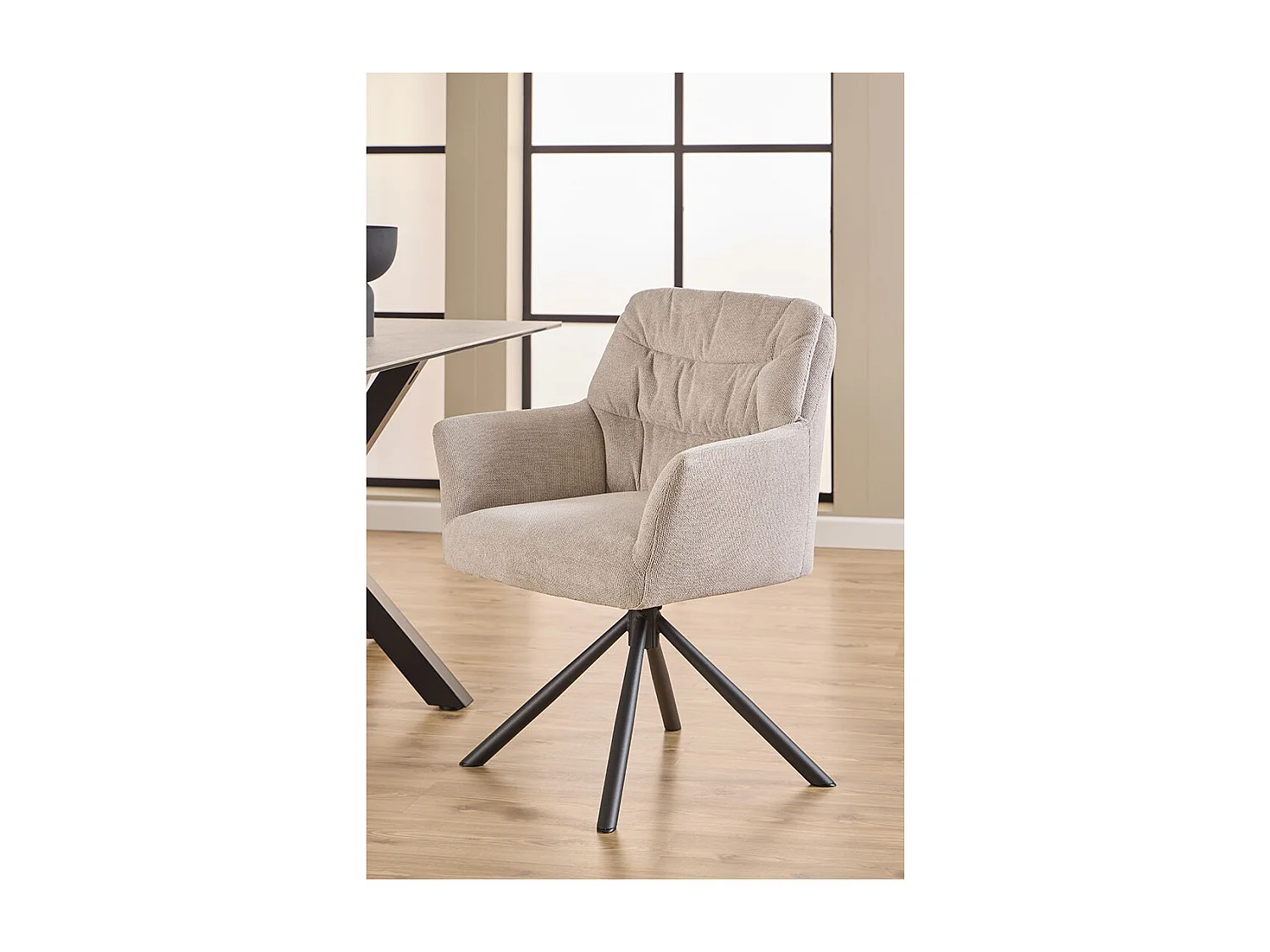 Alonso chaise de salle à manger avec accoudoirs tissu beige.