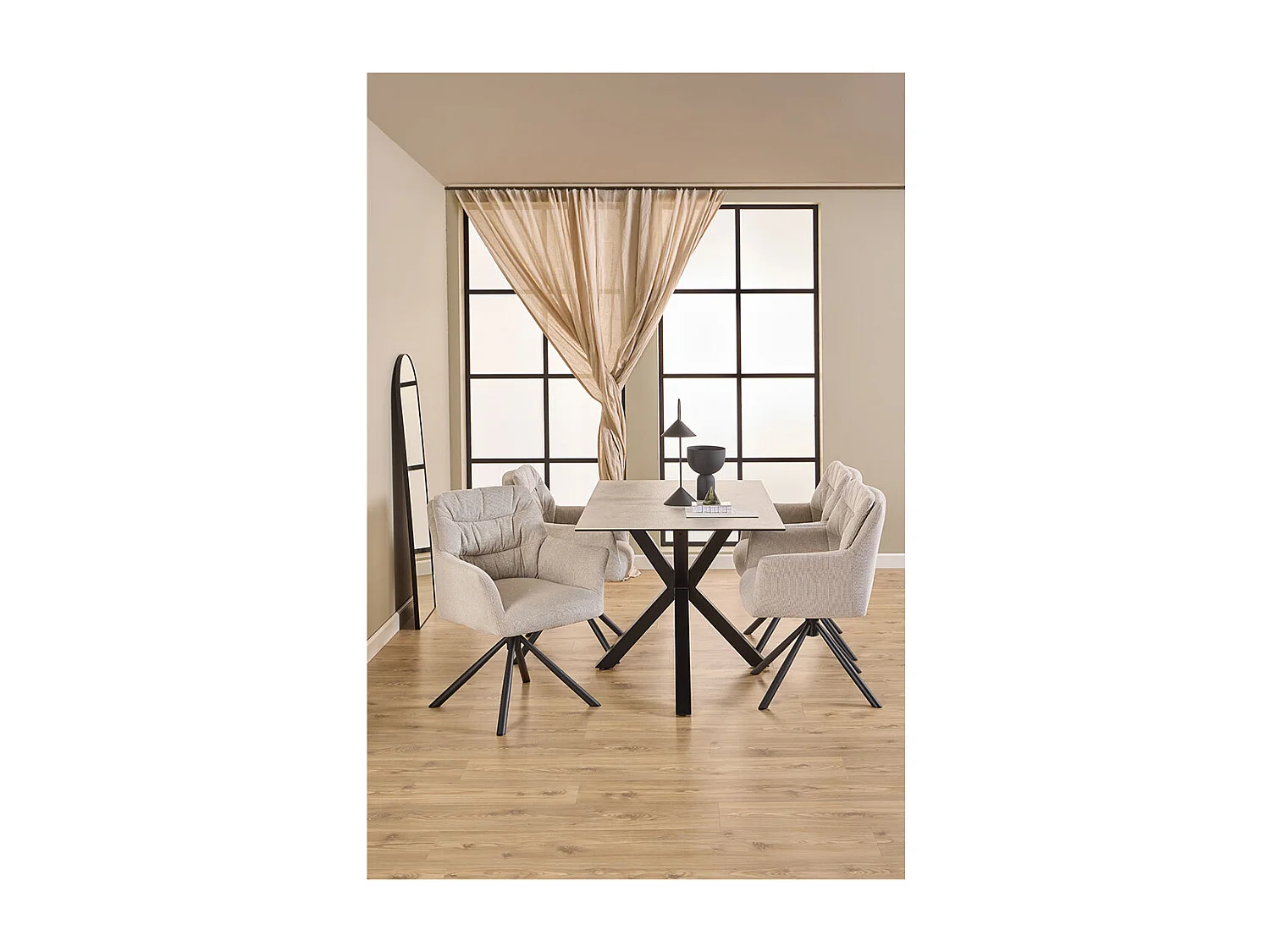 Alonso chaise de salle à manger avec accoudoirs tissu beige.