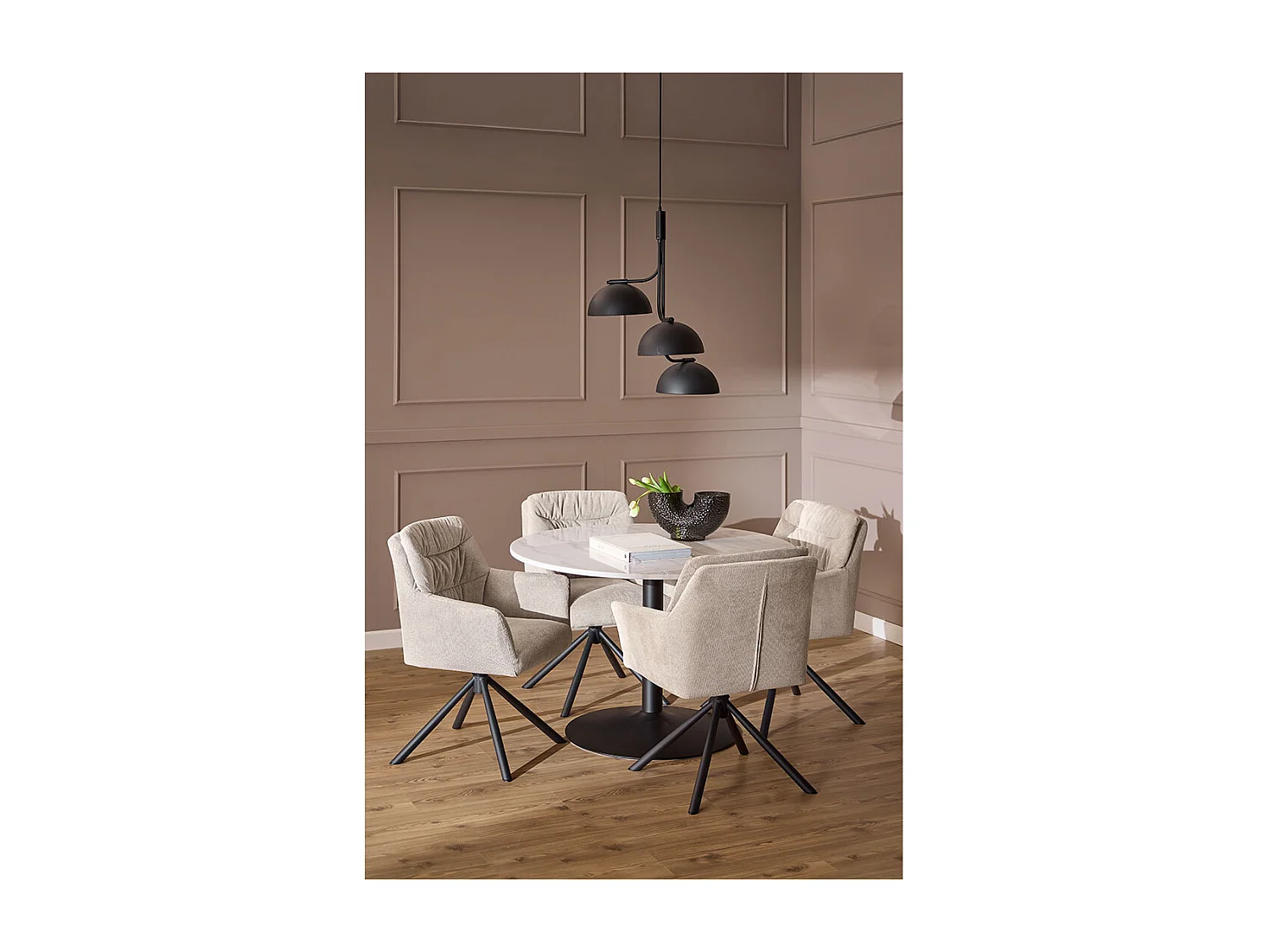 Alonso chaise de salle à manger avec accoudoirs tissu beige.