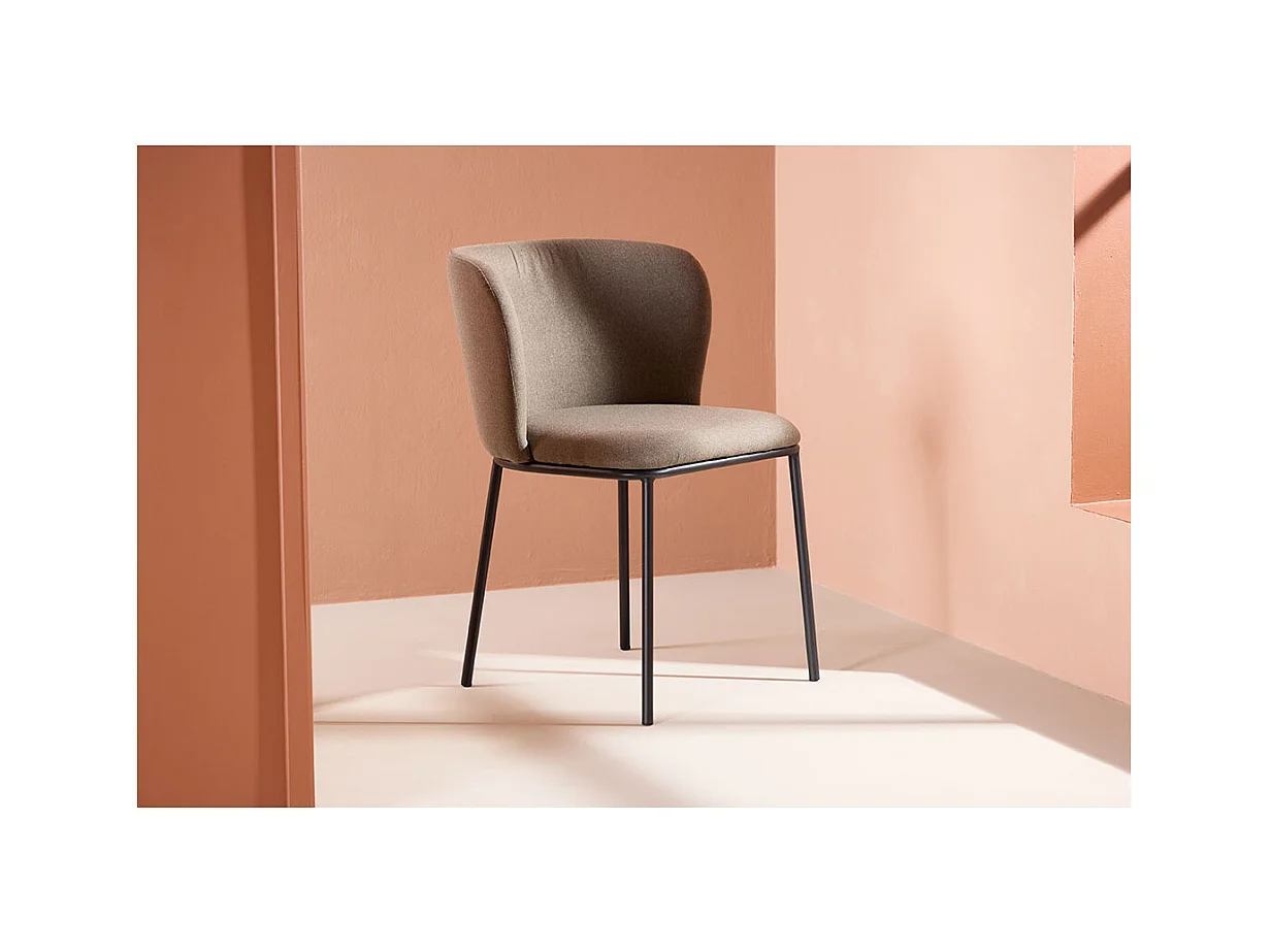 Edina chaise de salle à manger marron.