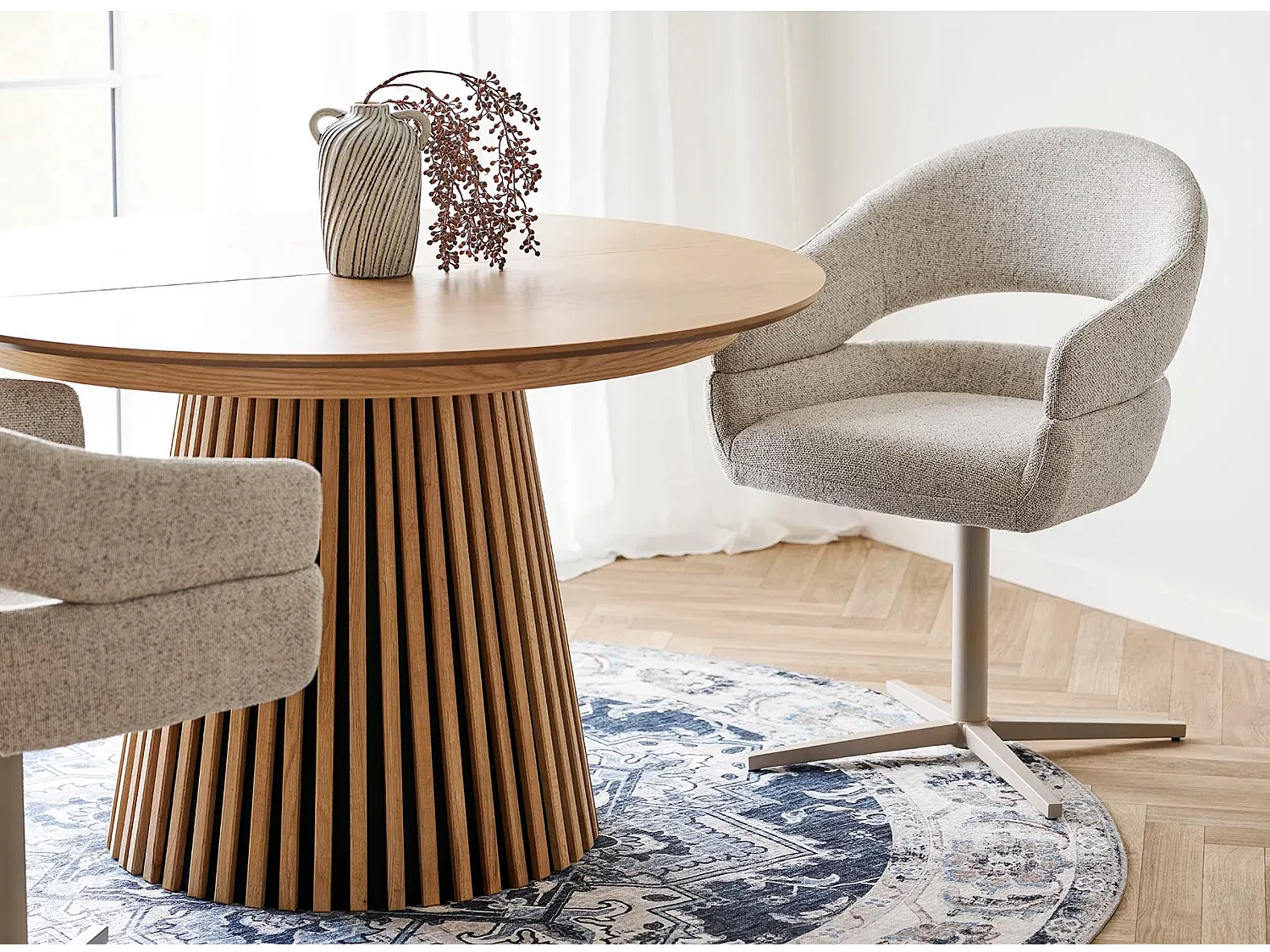 Lot de 2 fauteuils de salle à manger DOLY – Tissu beige pivotant & pied en acier beige