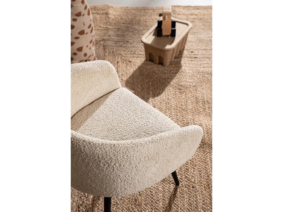 Poltrona soffice per bambini bianca.