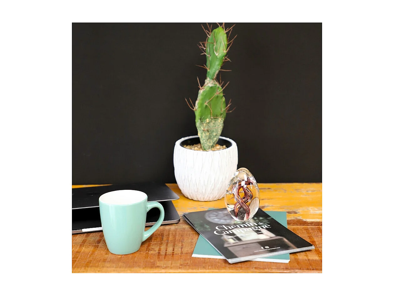 Presse papier sulfure en verre mauve 9.5 x 6.5 cm