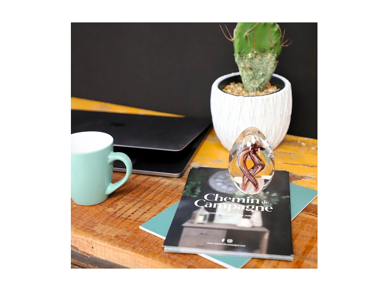 Presse papier sulfure en verre mauve 9.5 x 6.5 cm