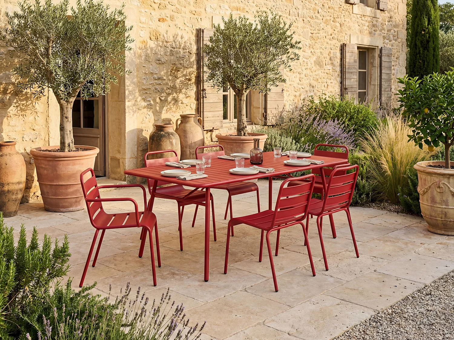 Salle à manger de jardin en métal - une table L.160 cm avec 2 fauteuils empilables et 4 chaises empilables - Rouge - MIRMANDE de MYLIA