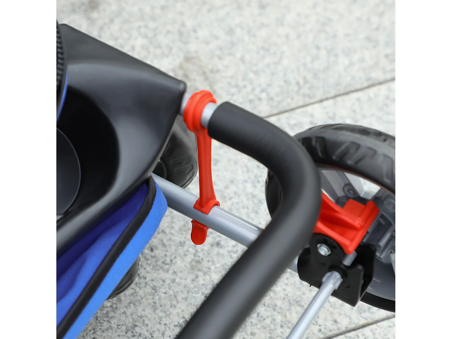 Passeggino per cani pieghevole con copertura antipioggia e freni blu