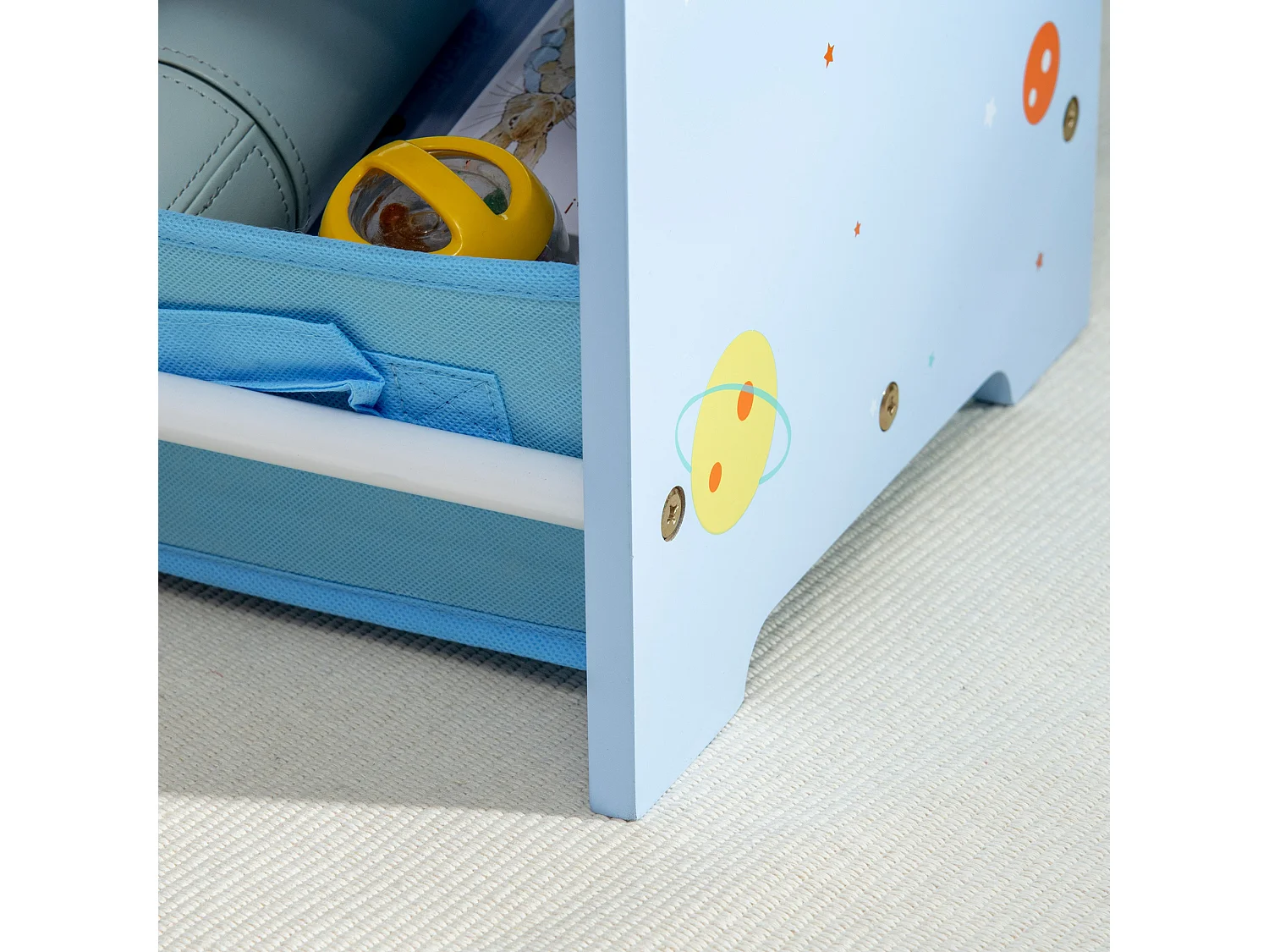 Mobiletto portagiochi con 9 cestini in legno e tessuto azzurro