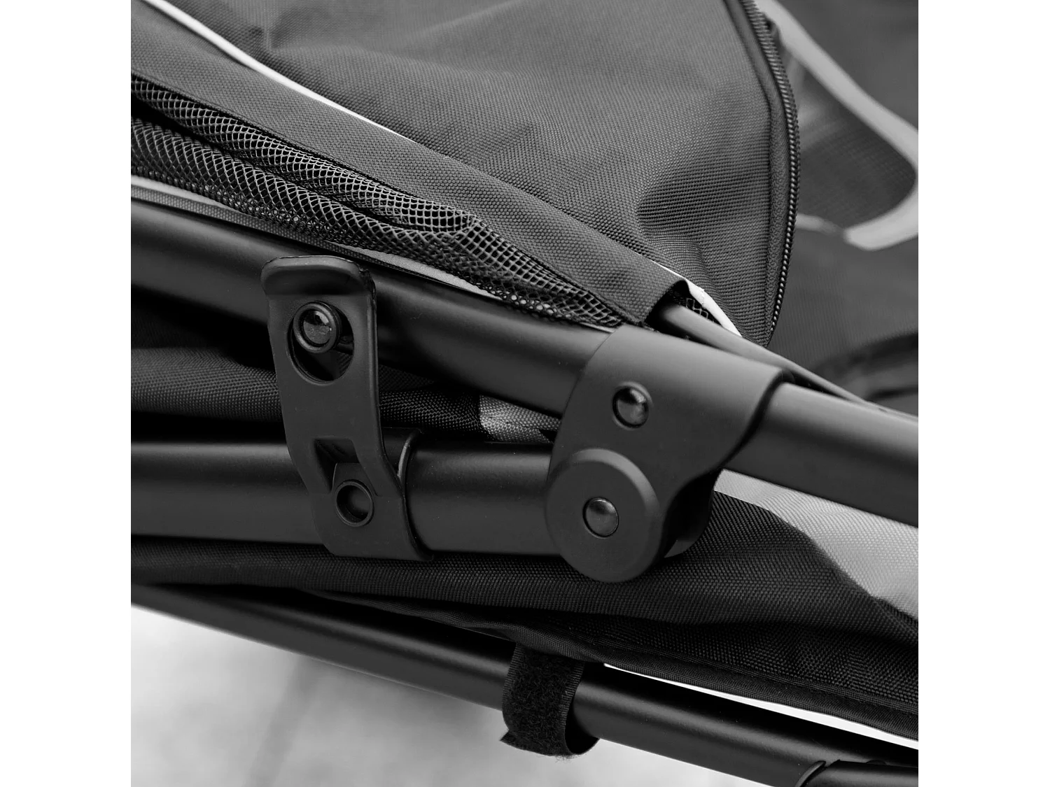 Passeggino per cani pieghevole con ingressi a cerniera grigio scuro