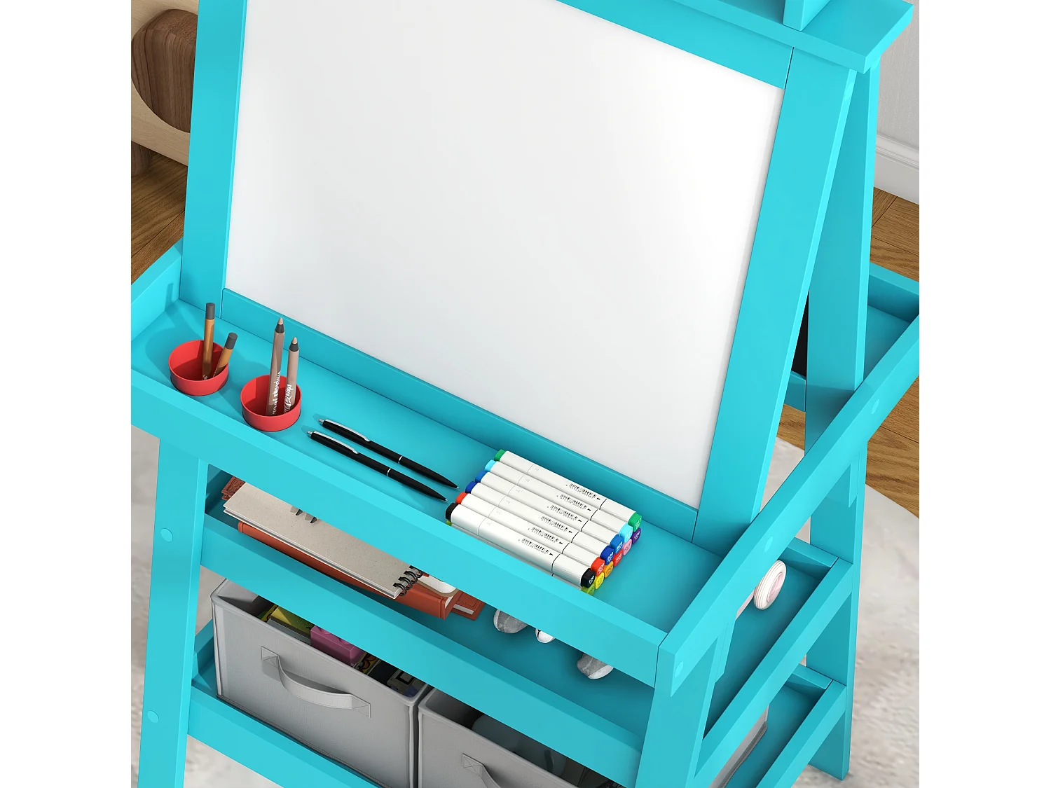 Lavagna per bambini con cavalletto in legno e rotolo di carta blu