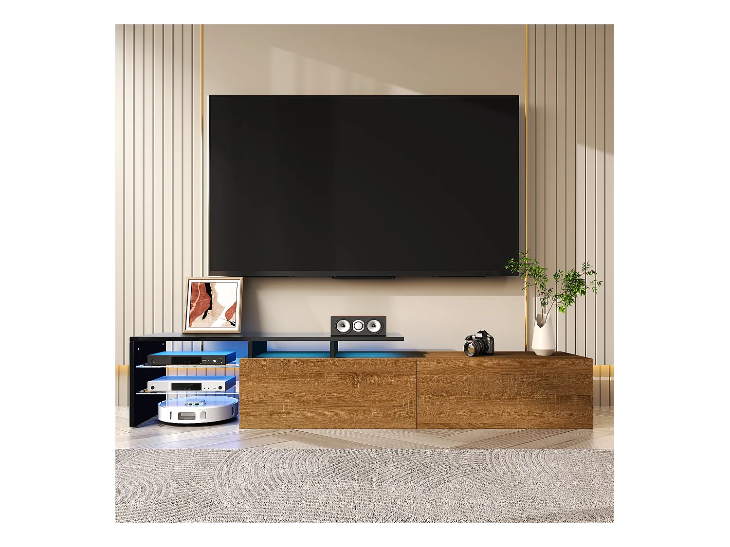 Meuble TV élégant et raffiné, aspect noir/bois, étagères en verre et éclairage LED. Espace de rangement pratique.