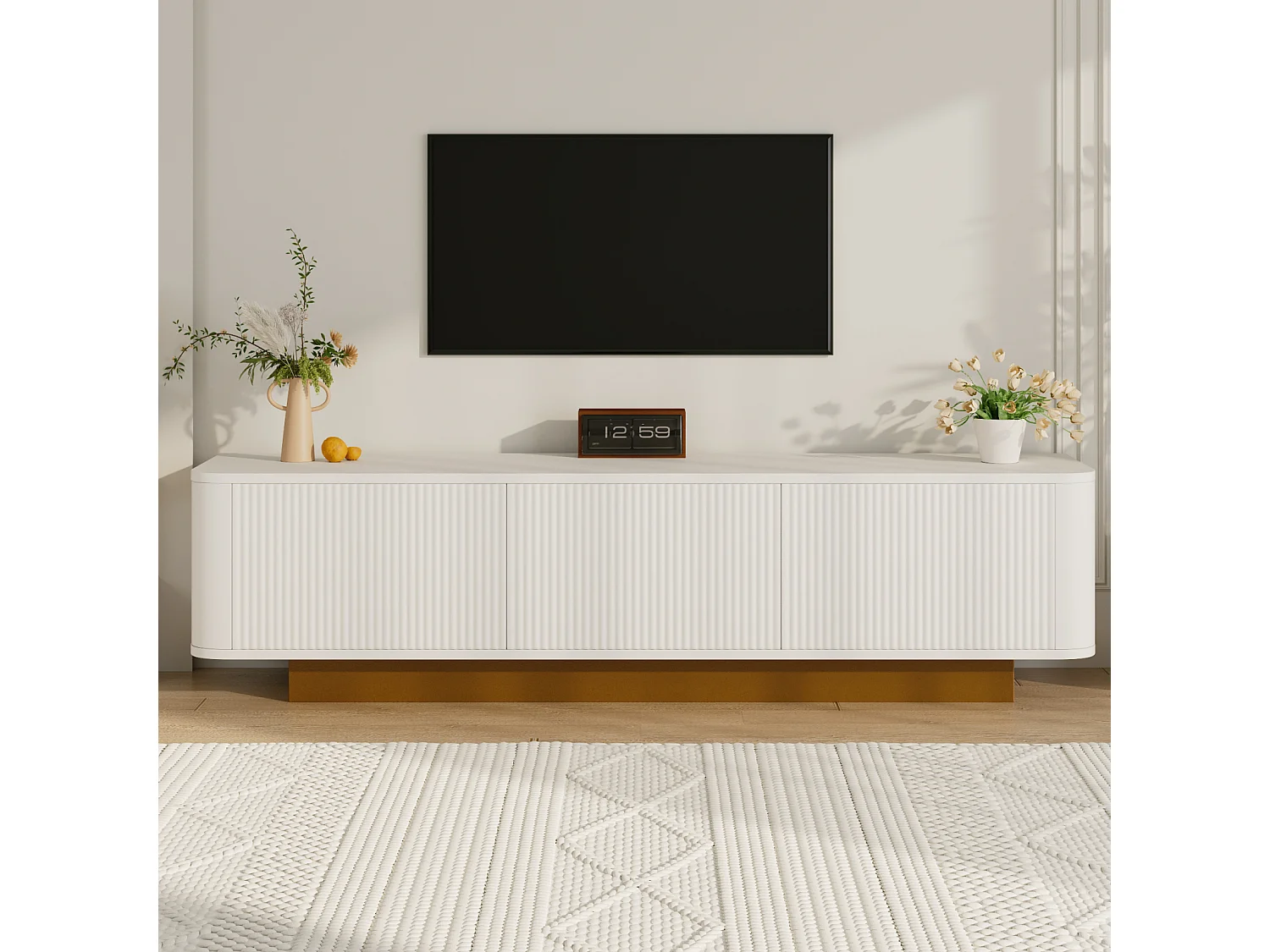 Mueble bajo para TV moderno con diseño redondeado y frente blanco texturizado. Consola multimedia de MDF con práctico espacio de almacenamiento.