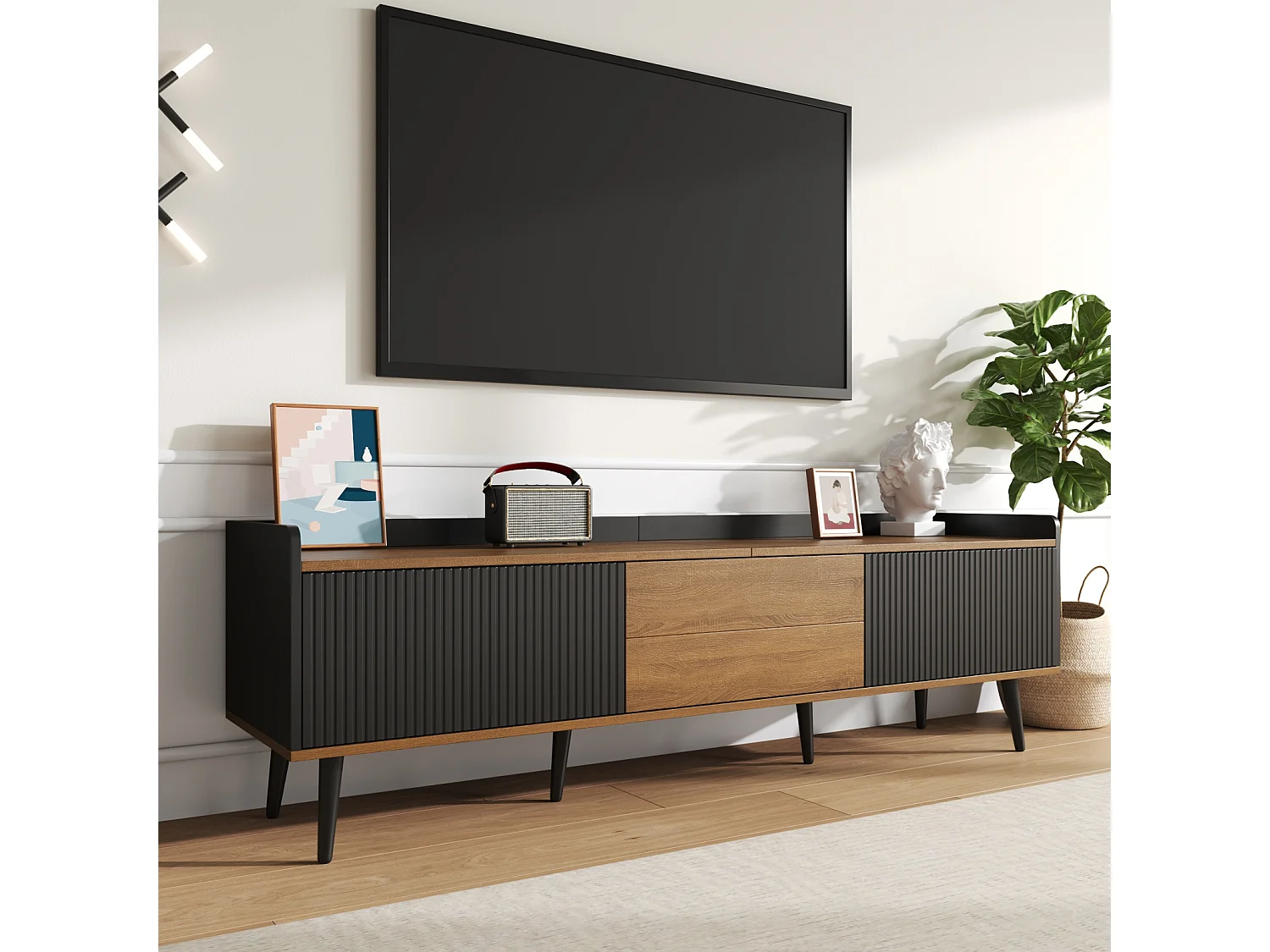 Meuble TV compact 3 portes. Finition noir/bois, 160 x 39 x 49,5 cm. Meuble bas pratique pour vos supports multimédia.