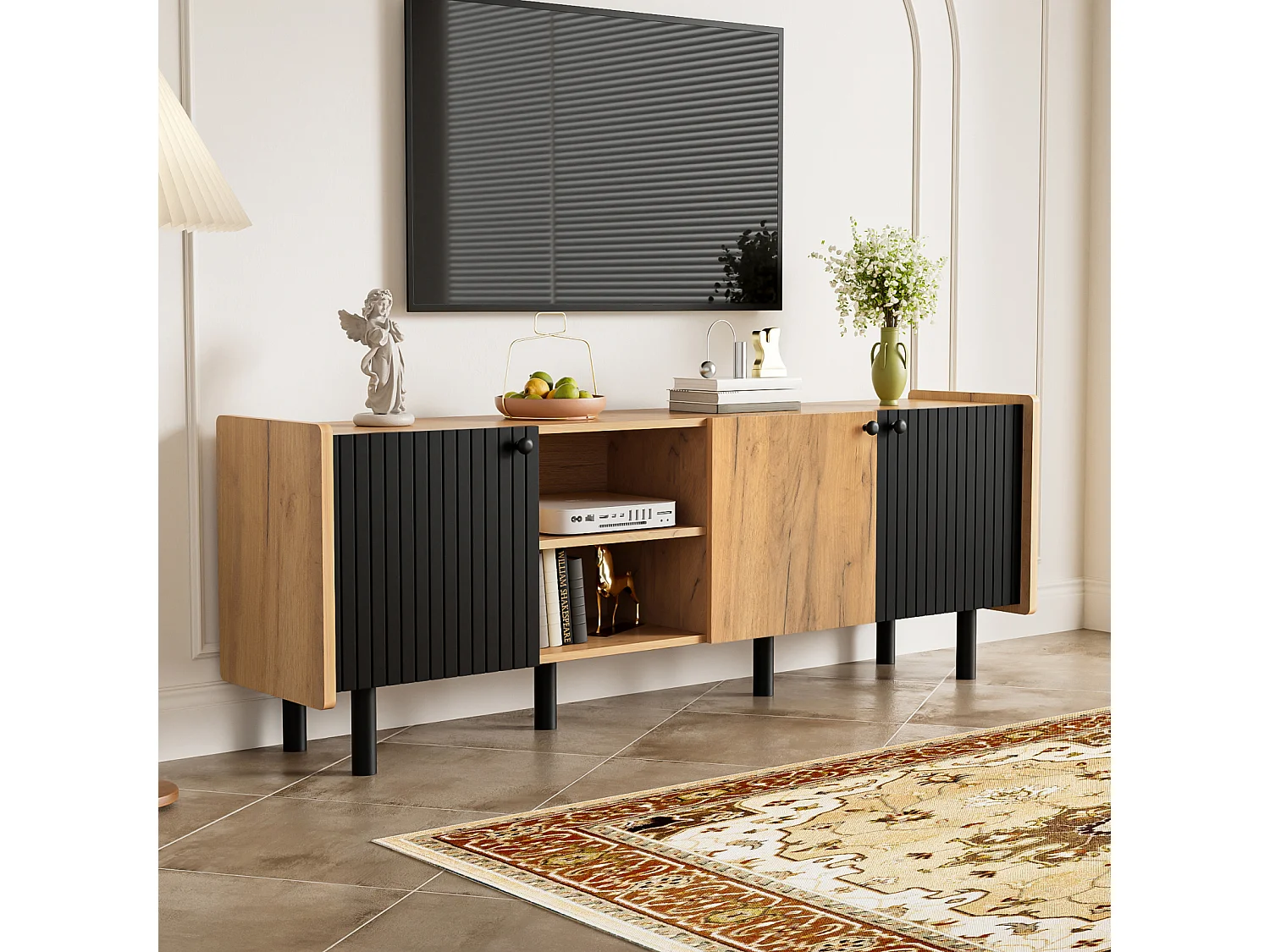 Meuble TV 160 cm aspect noir/bois, moderne avec 3 portes et 2 compartiments ouverts pour une ambiance de vie élégante.