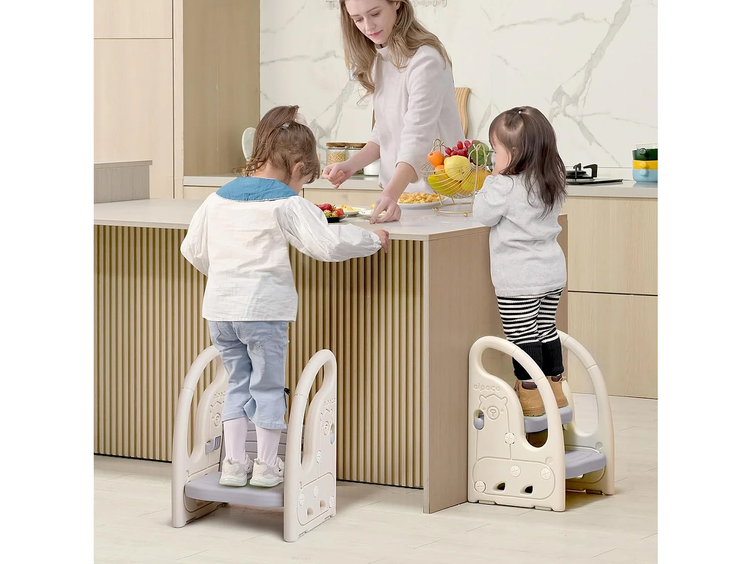 Tabouret à deux niveaux Onasti pour enfants avec poignées, hauteur réglable, de 1,5 à 5 ans (gris)