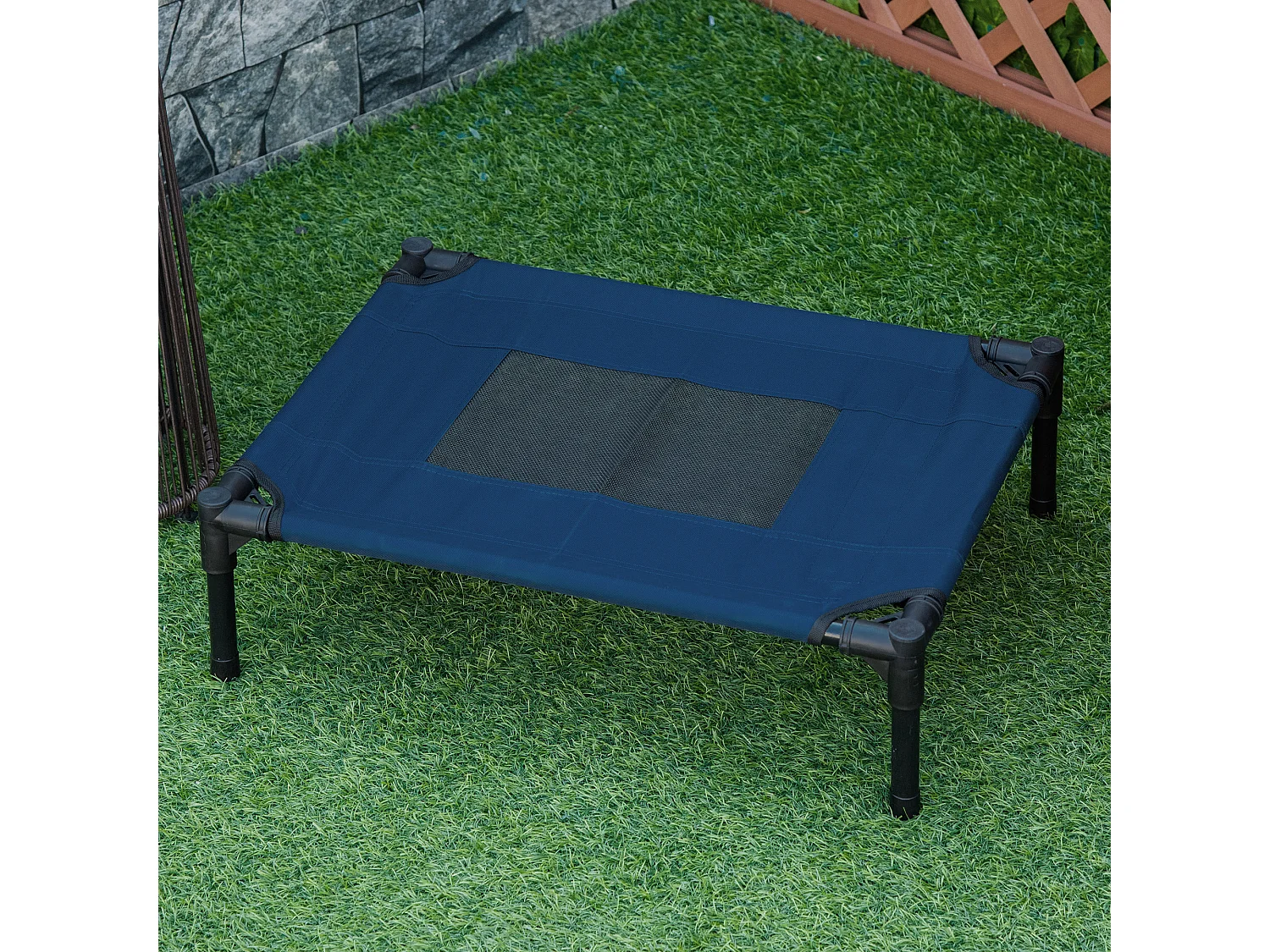 Lettino per cani rialzato e portatile con seduta traspirante nero marrone