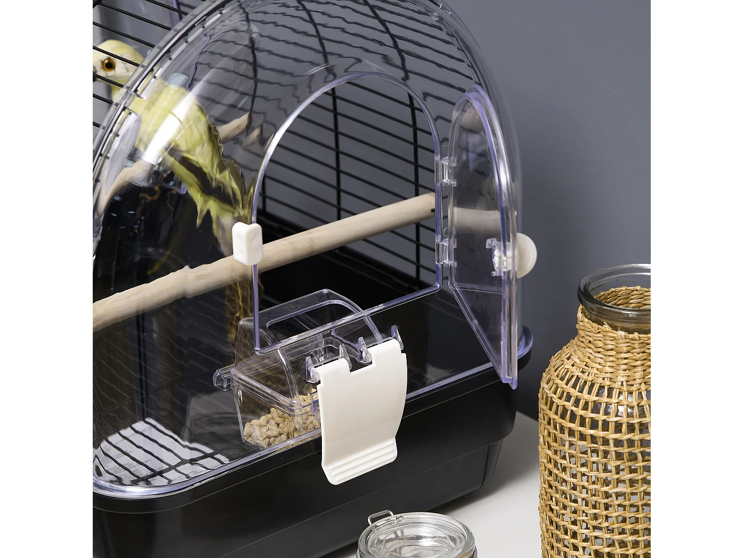 Gabbia per uccelli nera con posatoi e vassoio rimovibile