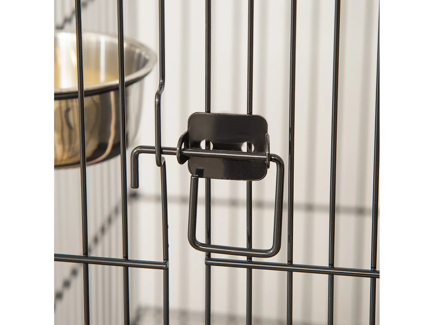 Gabbia per uccelli da interni in acciaio e legno a 4 ruote con trespolo