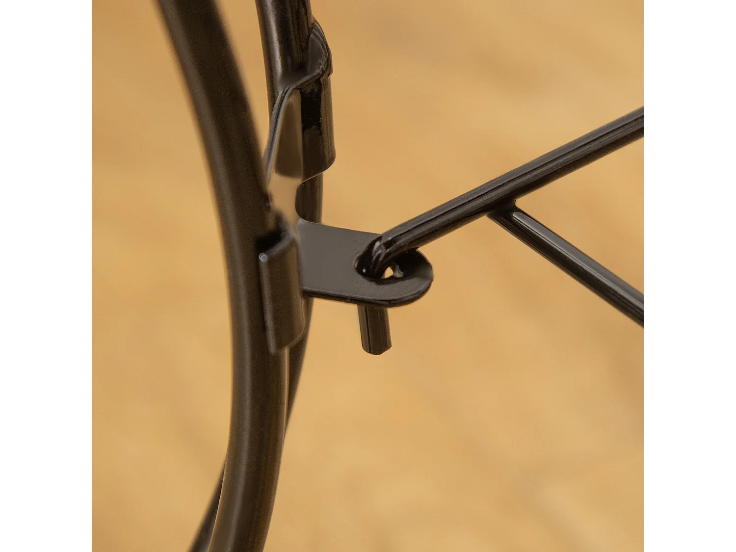 Gabbia per uccelli da interni in acciaio e legno a 4 ruote con trespolo