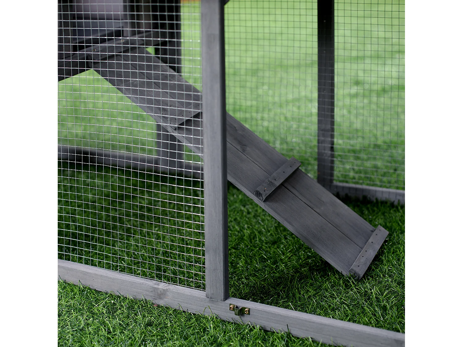 Conigliera in legno da esterno casetta con tetto e recinto