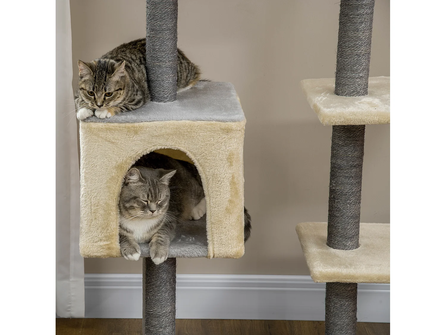 Tiragraffi per gatti alto 156cm con lettino, casetta e pali in sisal