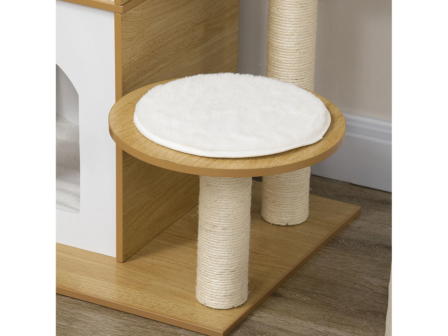 Albero per gatti con tiragraffi 2 casette posatoi e pallina da gioco