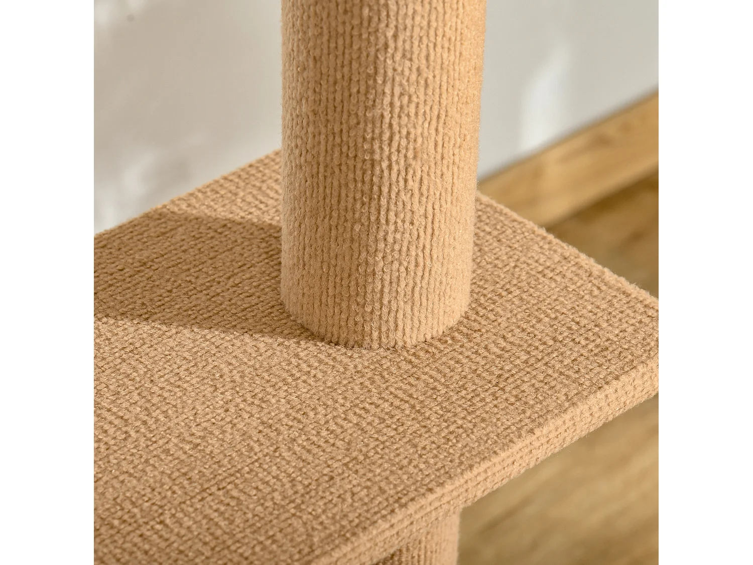 Albero tiragraffi per gatti 4 livelli con colonna rivestita, marrone