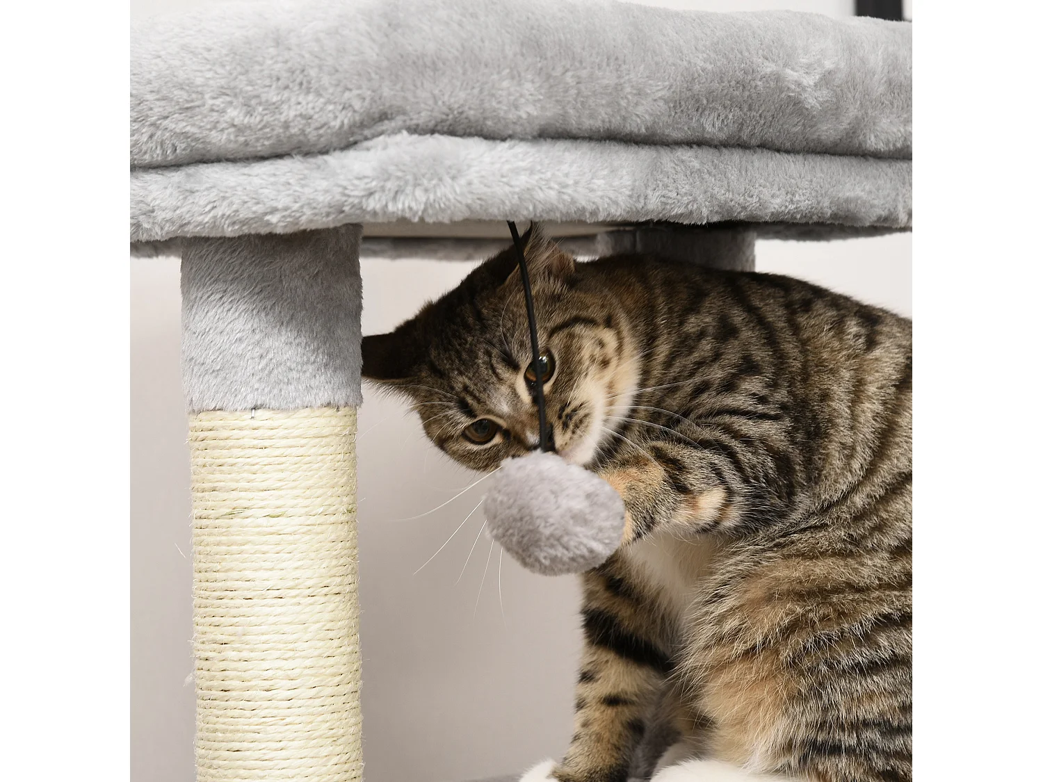 Albero tiragraffi con lettino e casetta rivestimento in peluche grigio