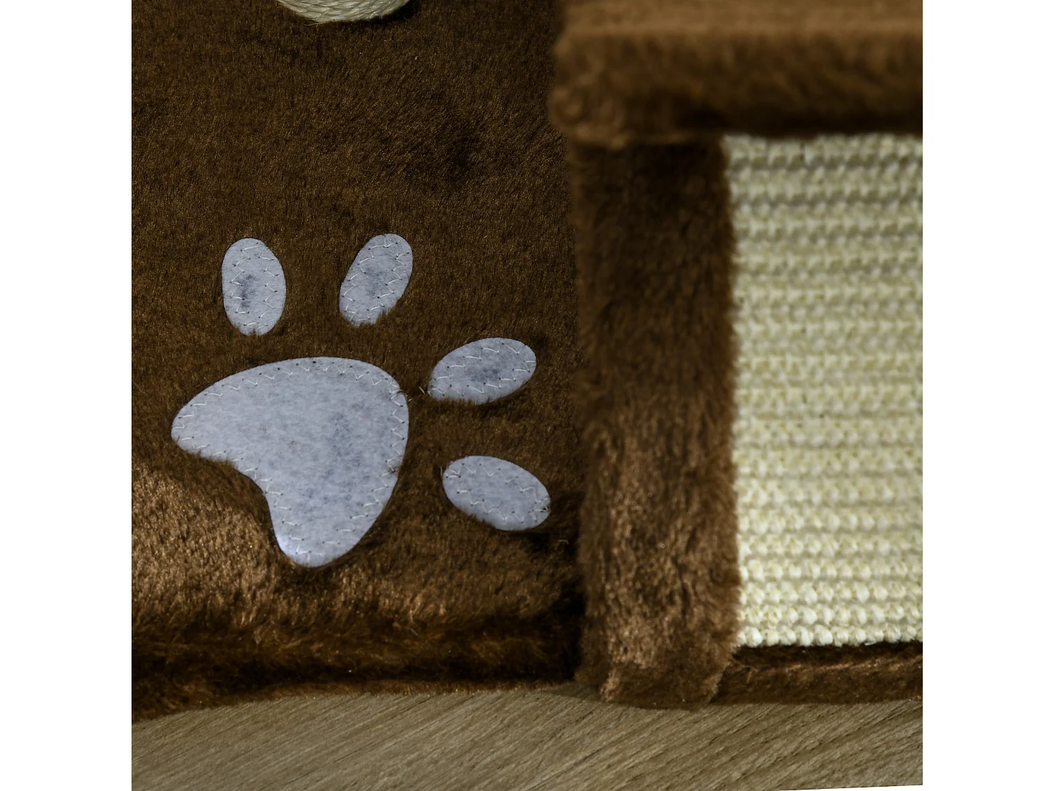 Tiragraffi per gatti con cuccia in peluche marrone 43cm