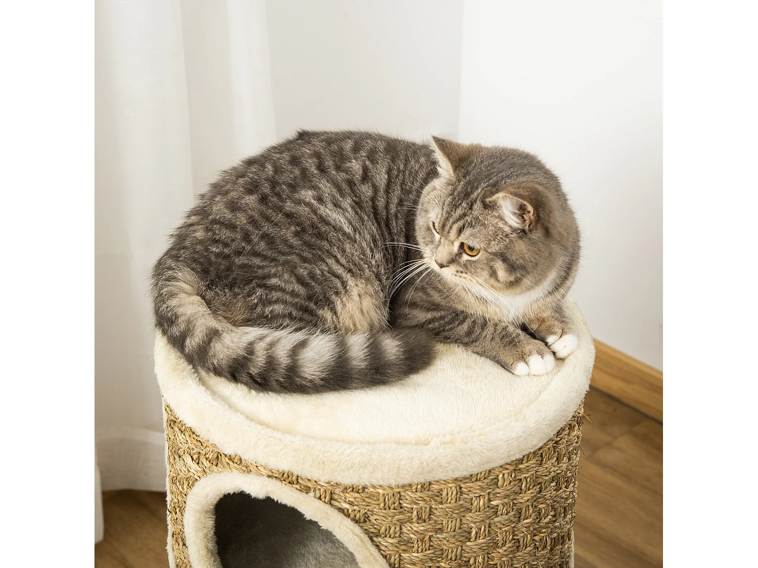 Casetta cuccia per gatti tiragraffi a torre 3 nicchie corda in sisal alga marina