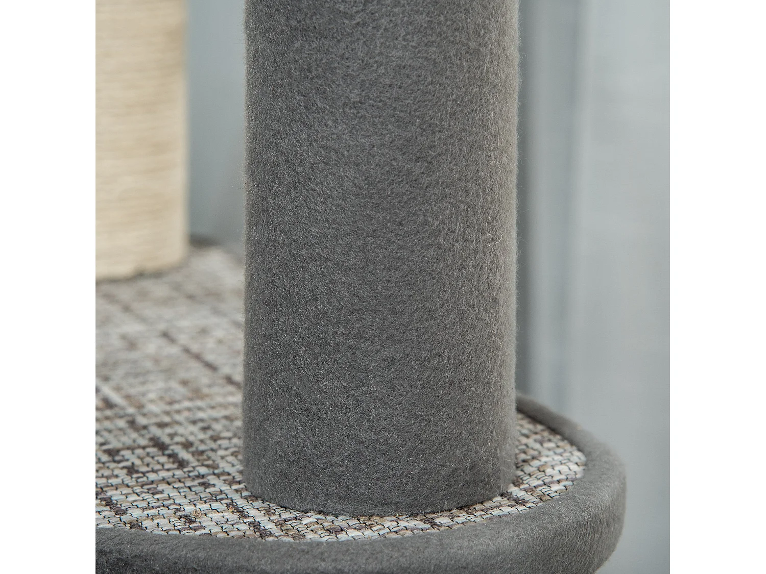 Albero tiragraffi per gatti 130cm lettino tunnel pali in sisal e palline