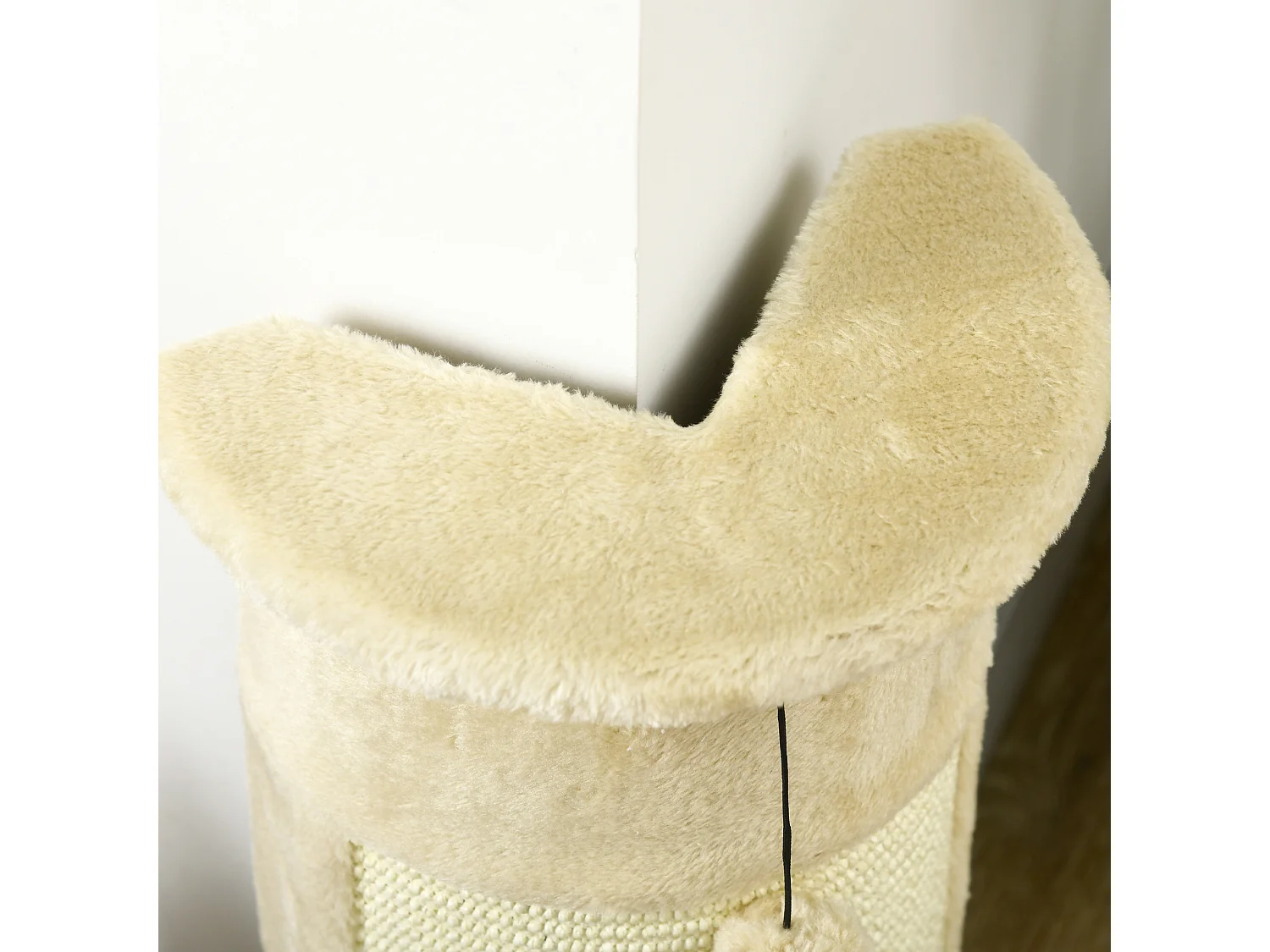 Tiragraffi per gatti fino a 5kg in sisal e peluche 34x25.5x58cm beige