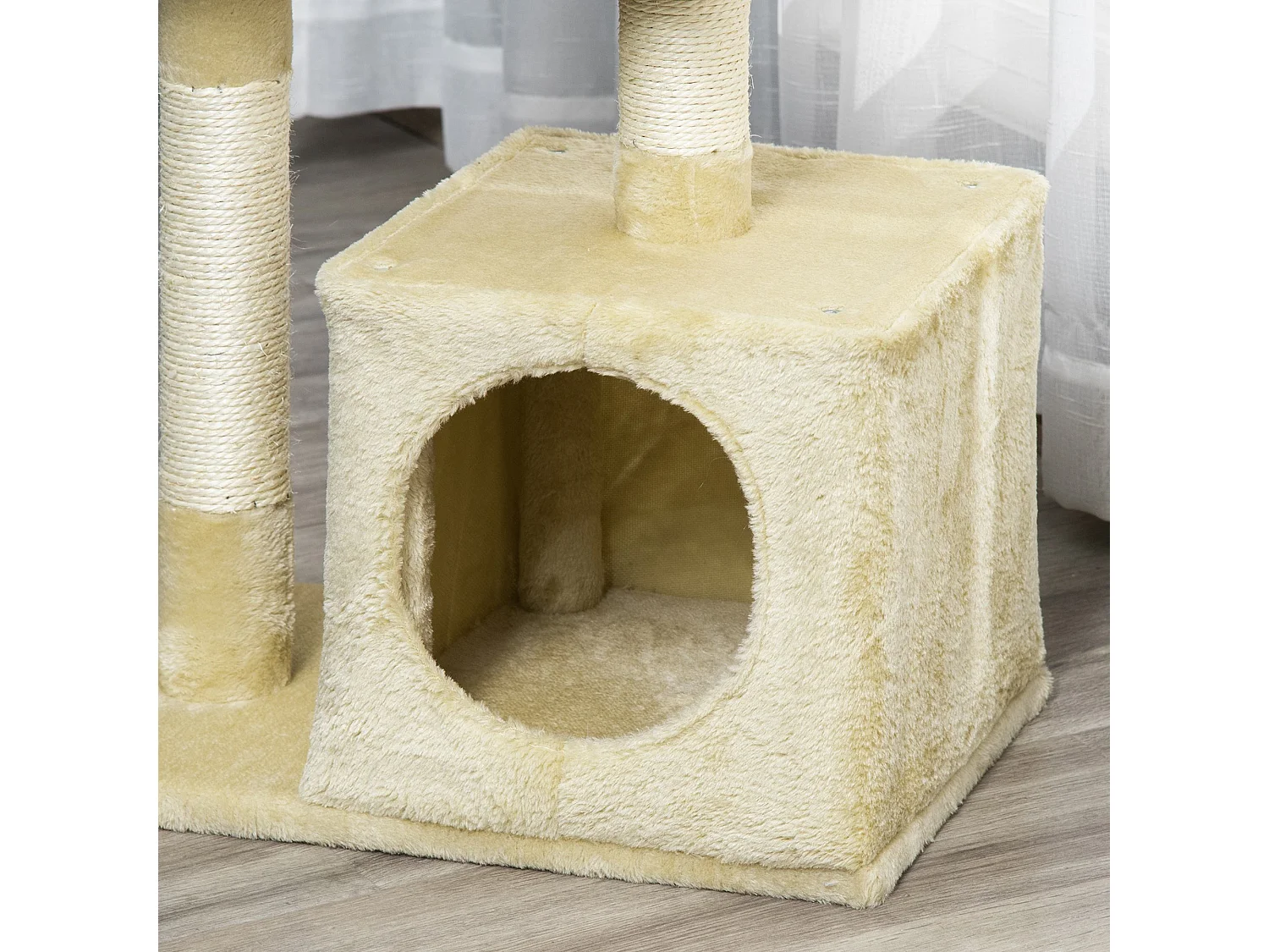 Tiragraffi per gatti con cuccia, pallina e pali in corda sisal, beige