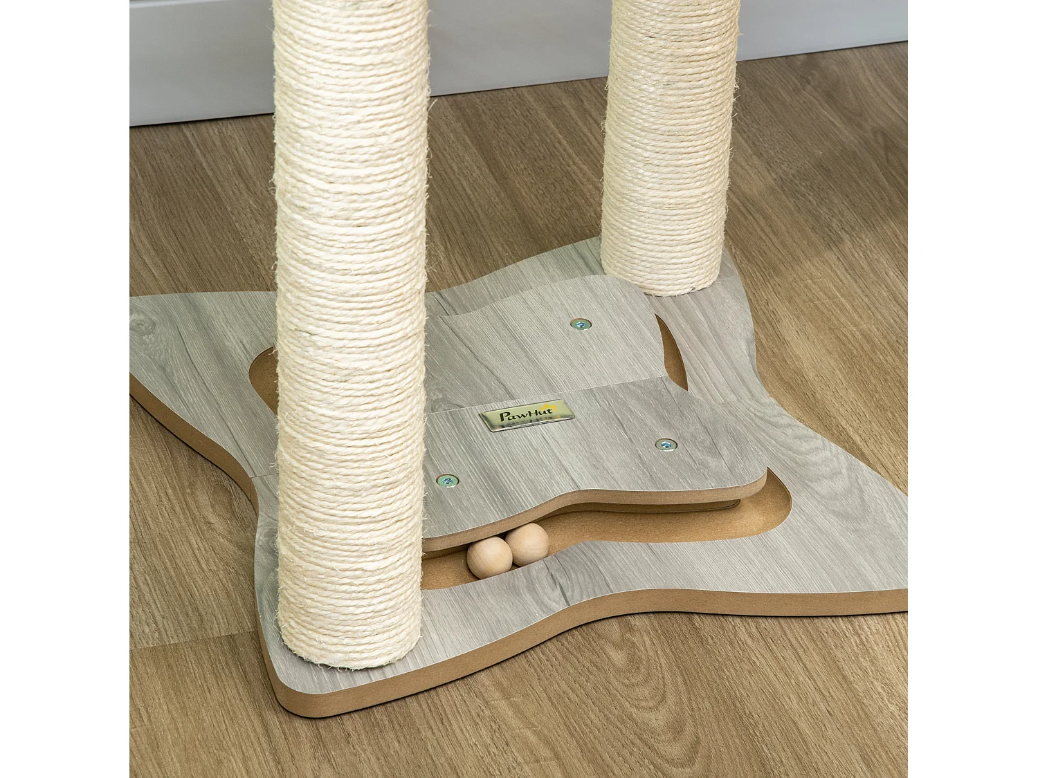 Tiragraffi per gatti con amaca in peluche base con gioco e pali sisal