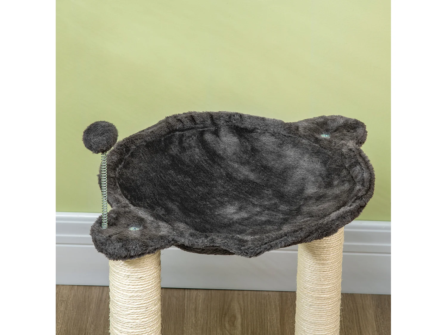 Tiragraffi per gatti con amaca in peluche base con gioco e pali sisal