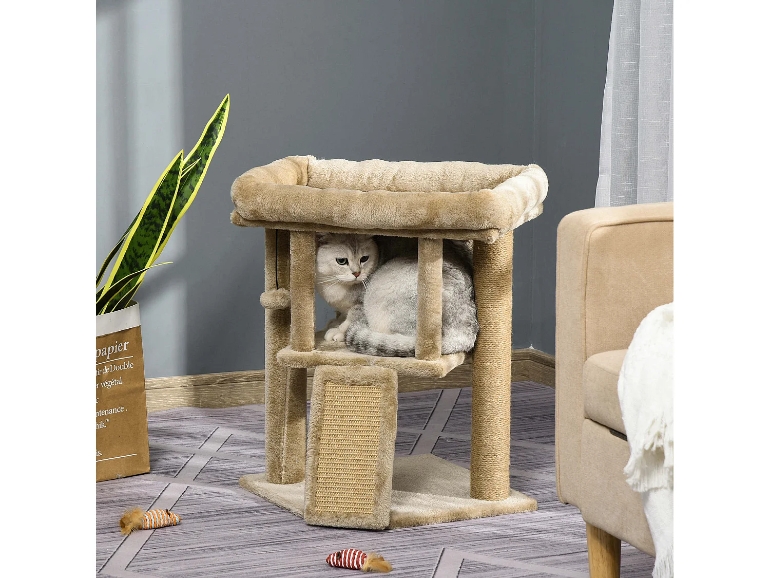 Albero per gatti in peluche con casetta, lettino e tiragraffi in juta
