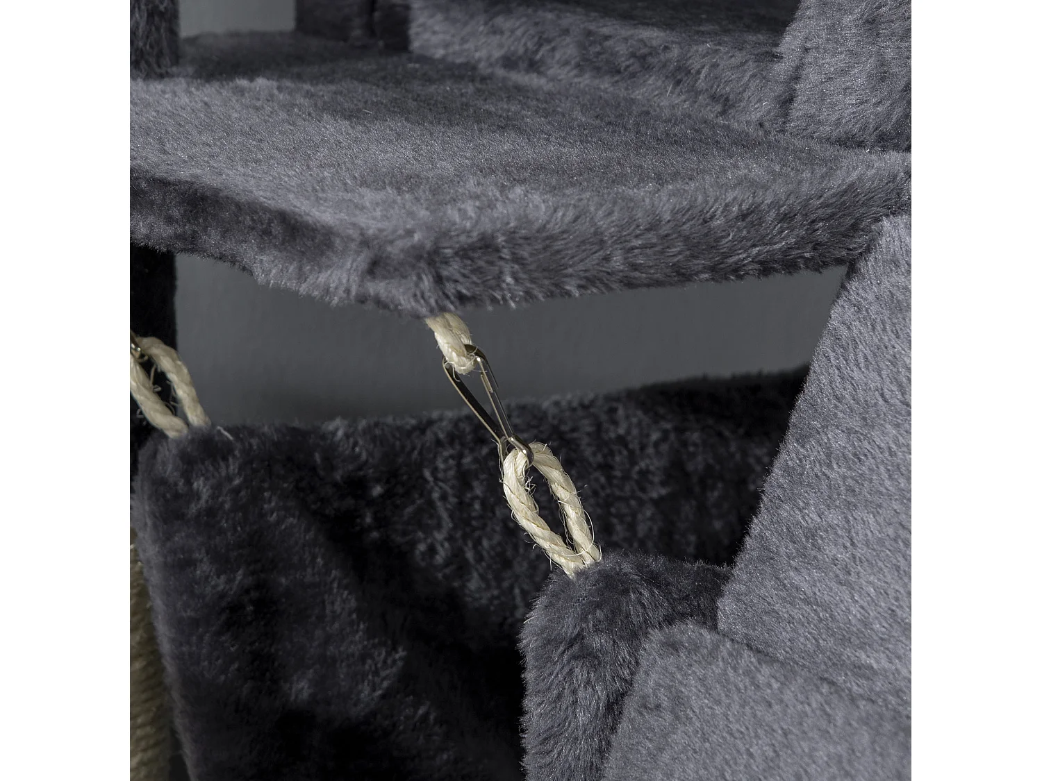 Albero per gatti con tiragraffi casetta letto e pallina giocattolo grigio