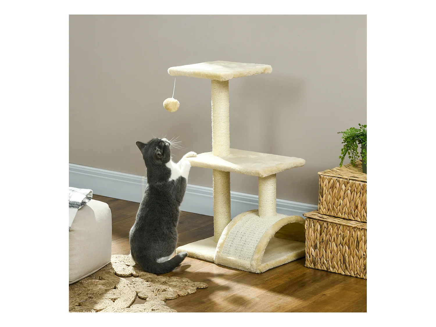 Albero per gatti a 3 livelli con tappetino tiragraffi e pallina crema