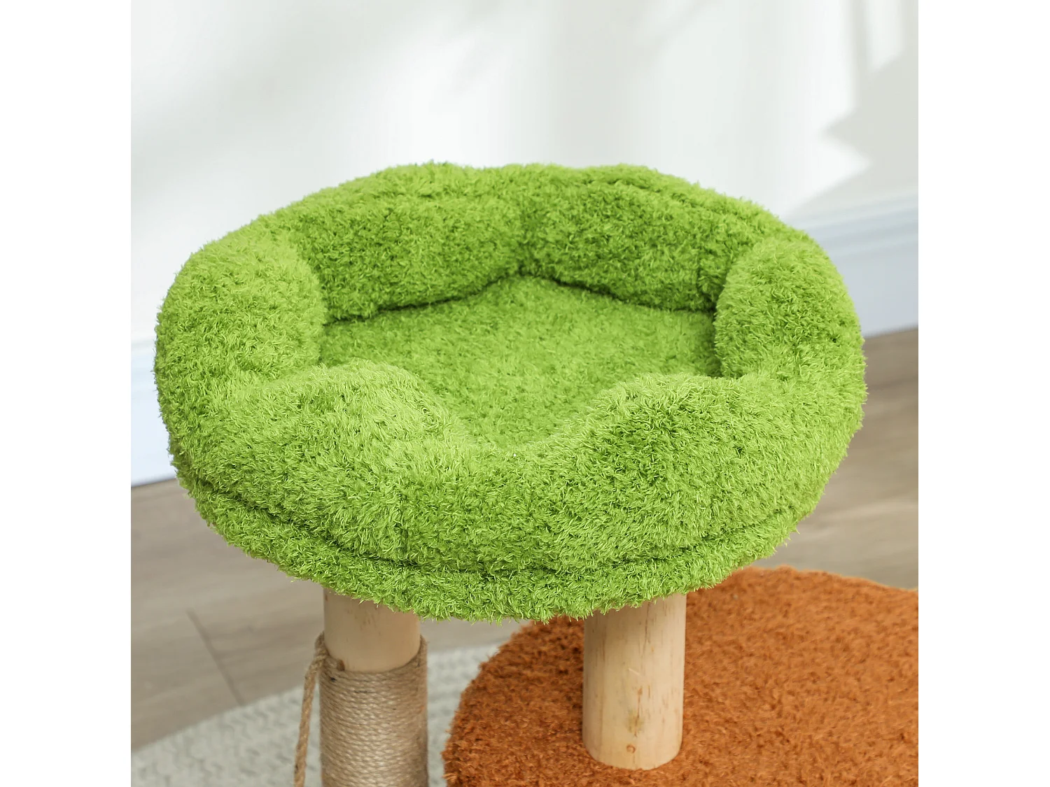 Albero tiragraffi per gatti con casetta, lettino e pallina verde